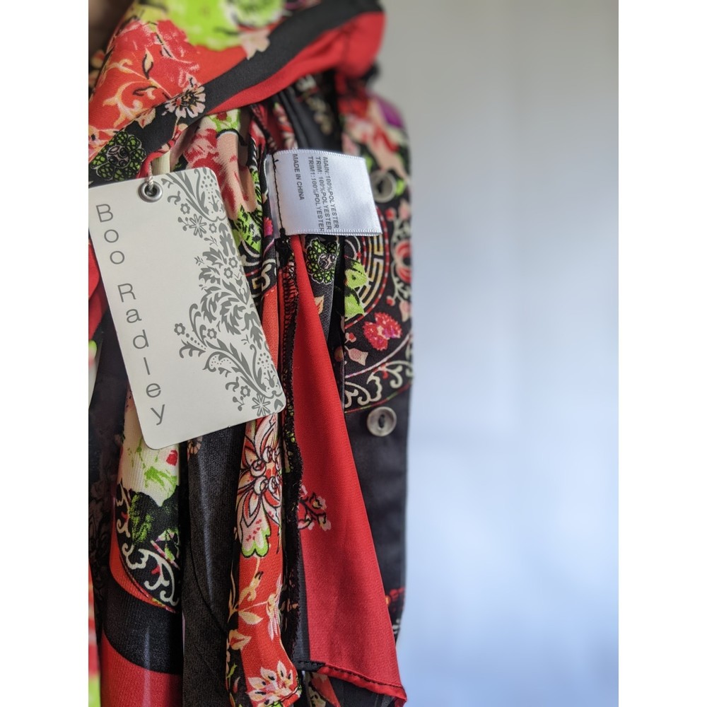 Abstract, multi-material button up. Red & black w/ floral & geisha print. US 6 - Picture 12 of 12